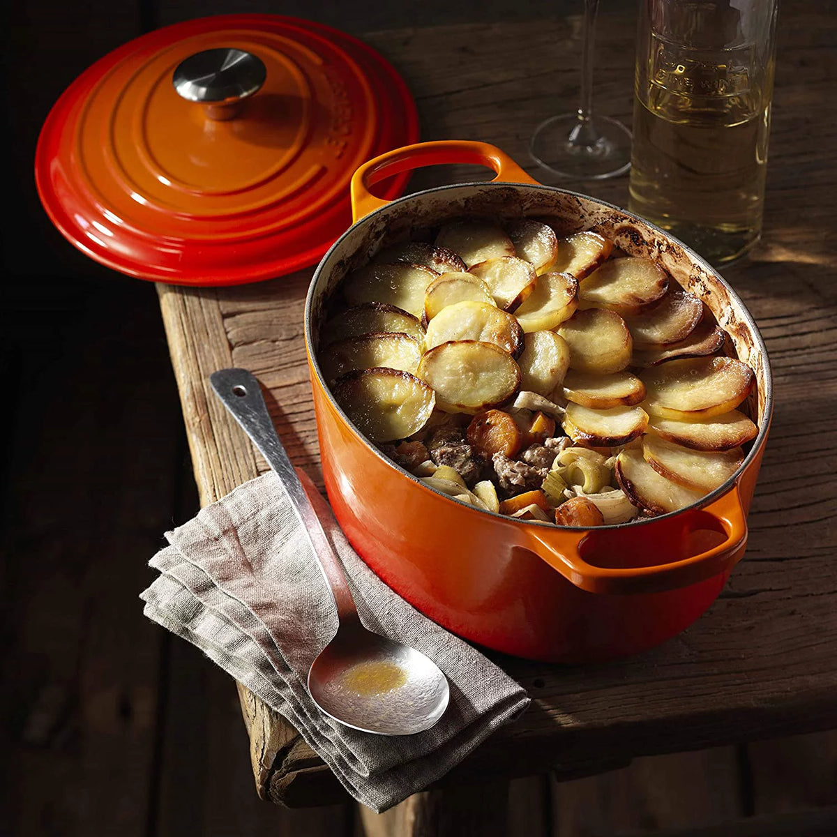 5 qt. Oval Dutch Oven Q9654