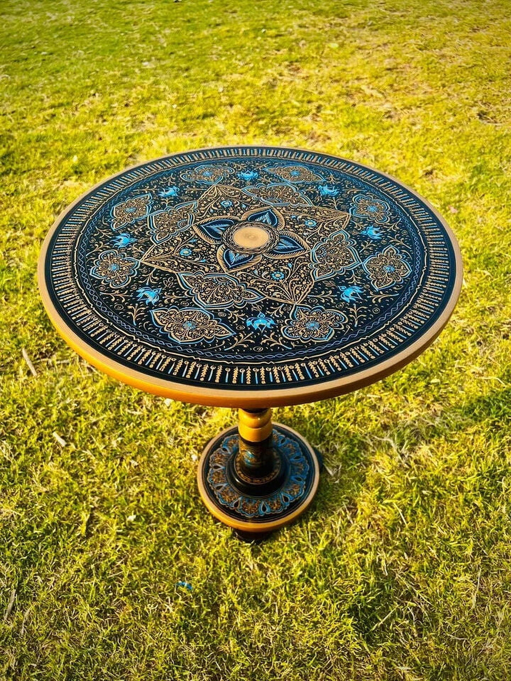 Engraved Wood Round Table K536